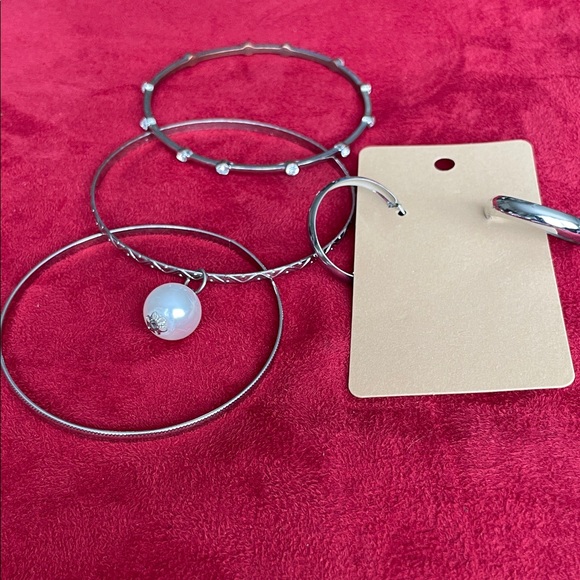 Fashion Jewelry Silver 3 Bracelet & Earrings - Picture 8 of 8